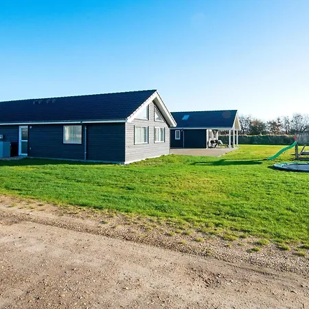 24 Persons In * Nørre Nebel